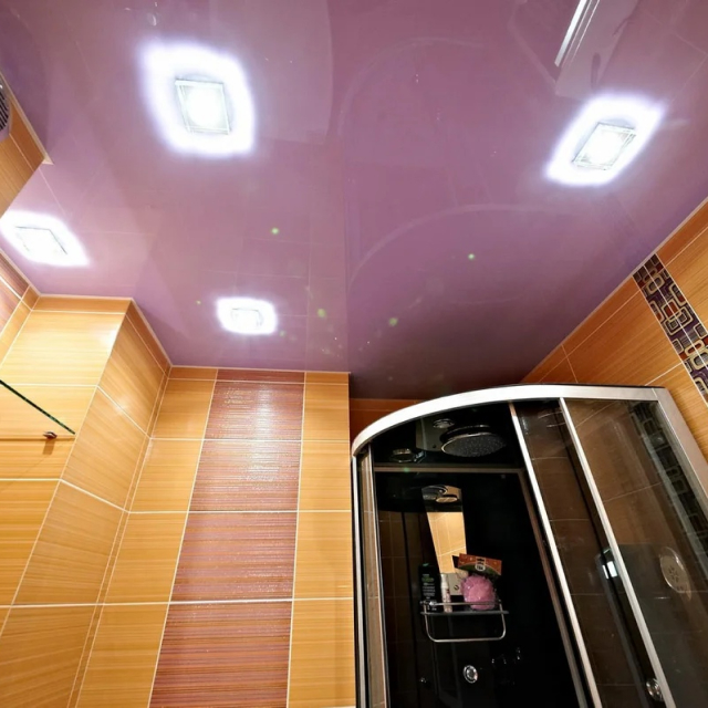 Матовый потолок в гостиной