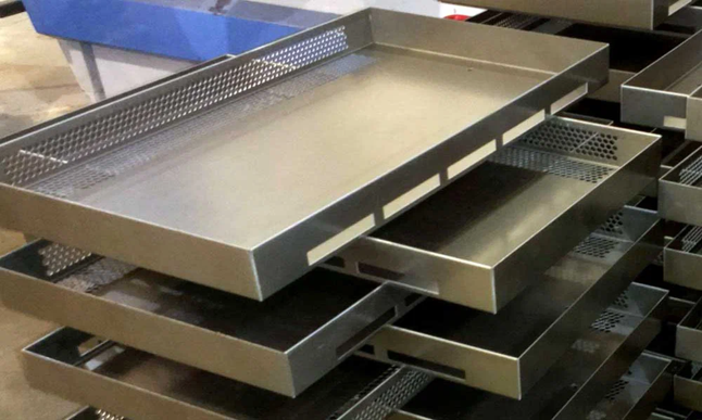 металлические поддоны