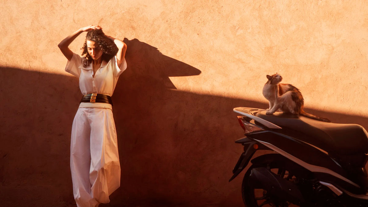 На фото: проведение съемок в Марокко