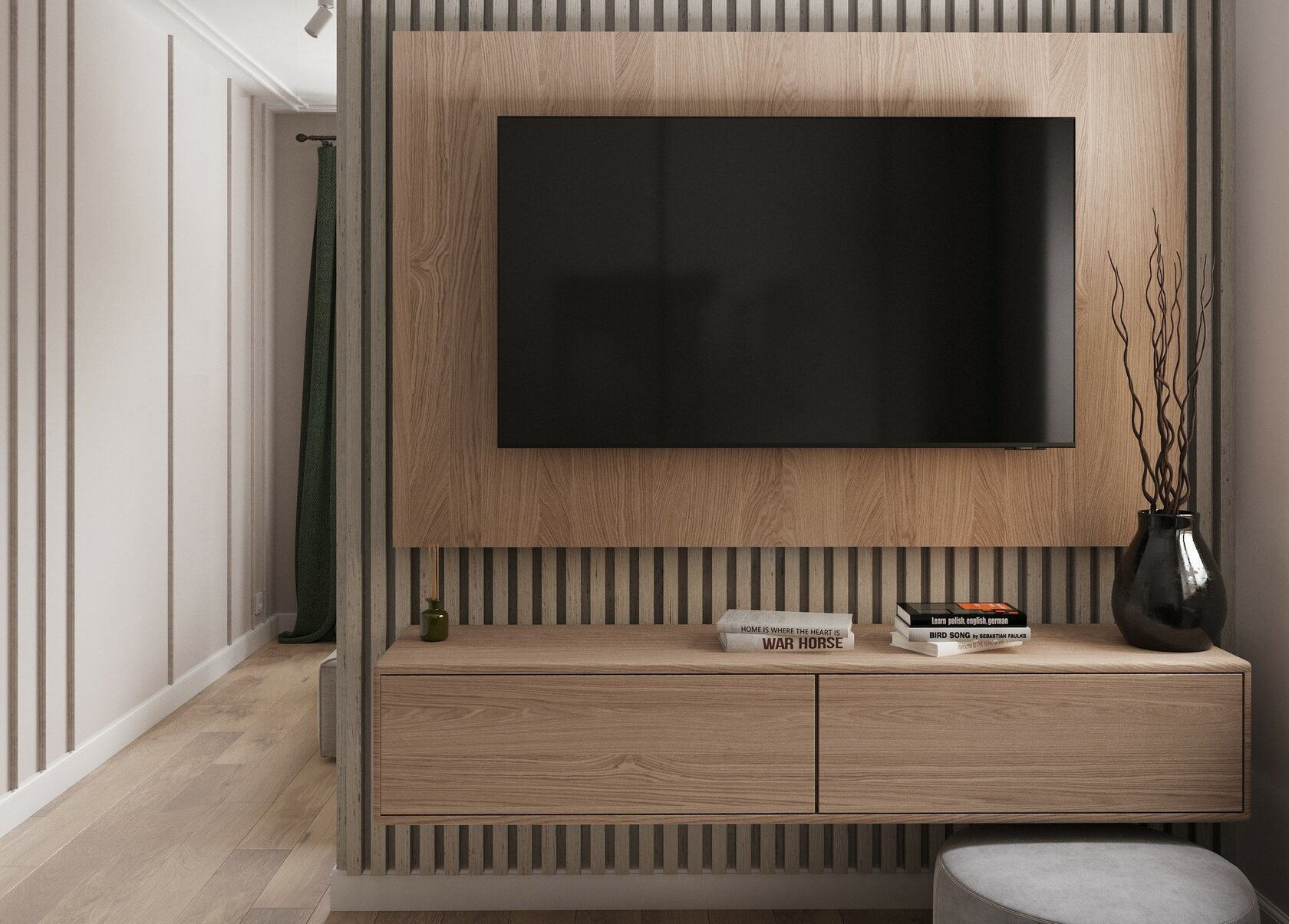 деревянные рейки с панелями и телевизор 