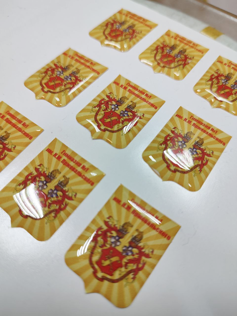 Наклейки из полимерной смолы