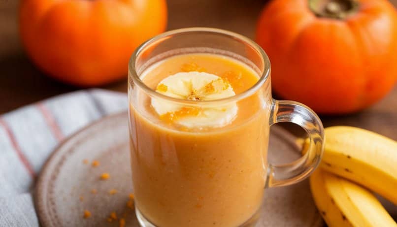 Смузи с хурмой, бананом и кефиром