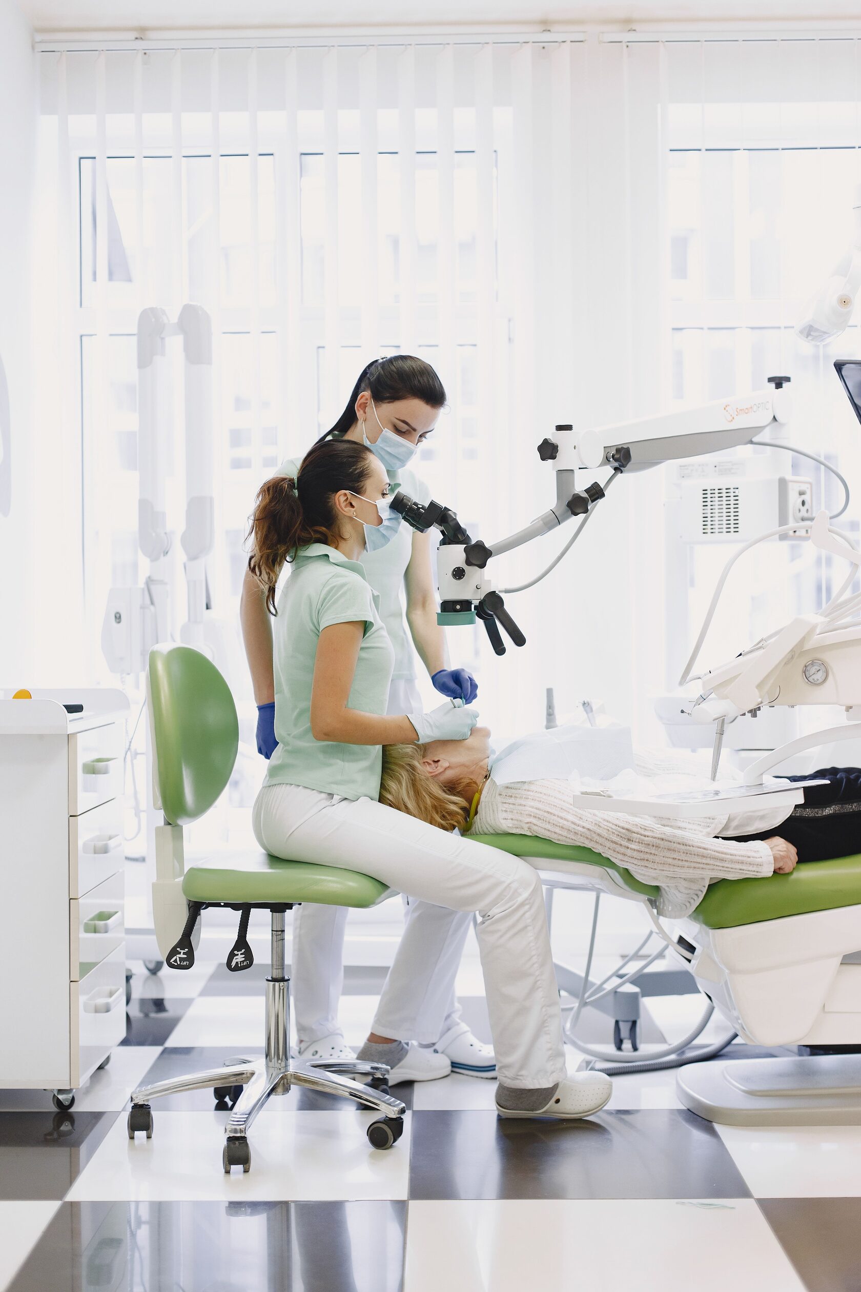 Интерьер клиники Meridian Dental