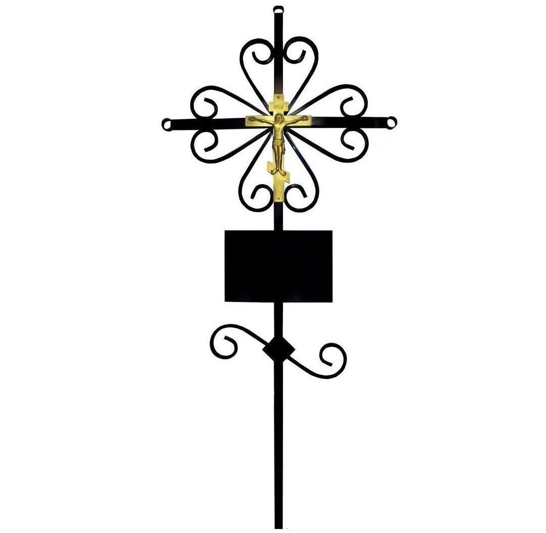 Металлический крест с вензелями