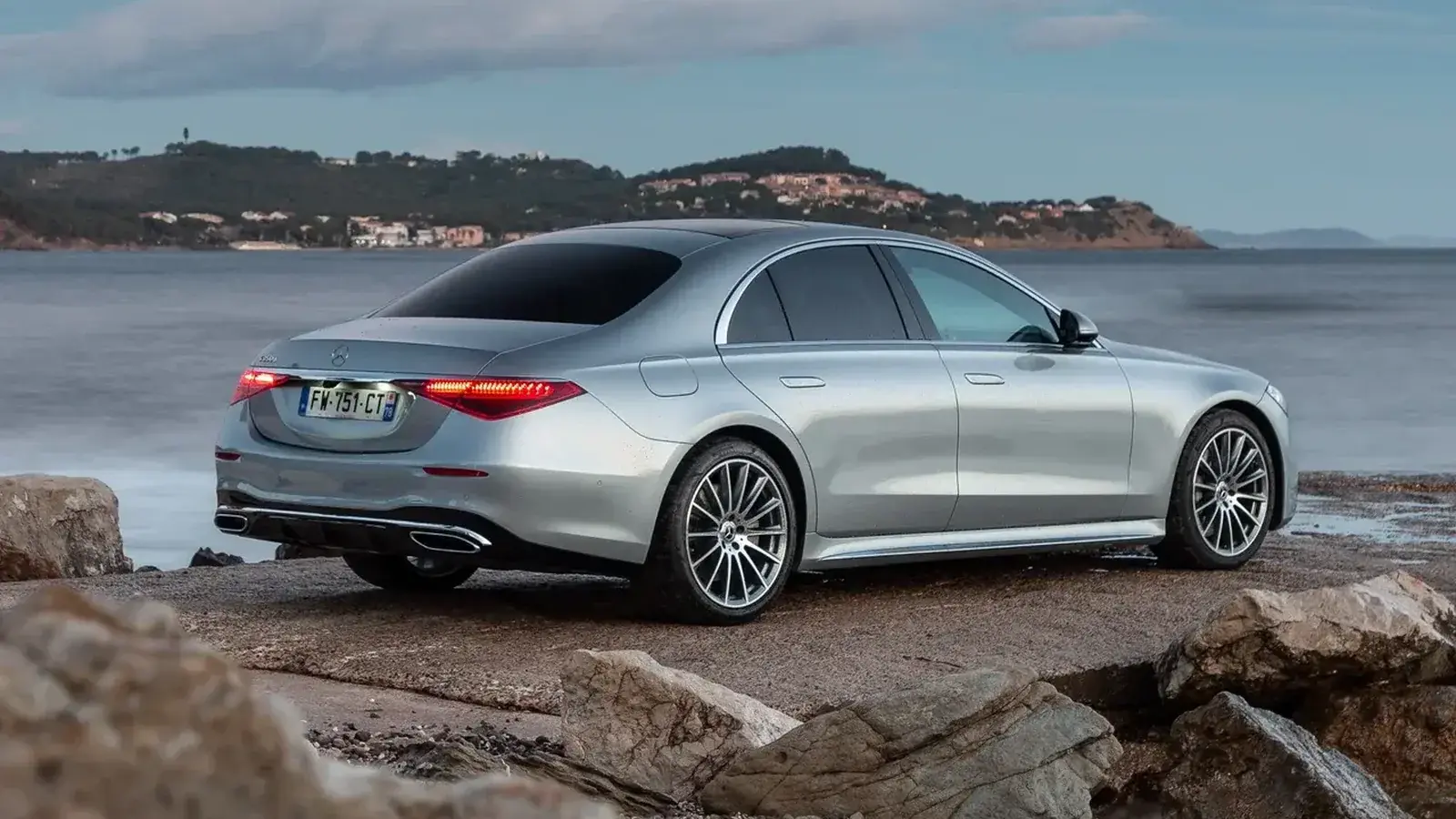 Контакты АСТ по премиальным автомобилям, лизингу и B2B-запросам — АСТ