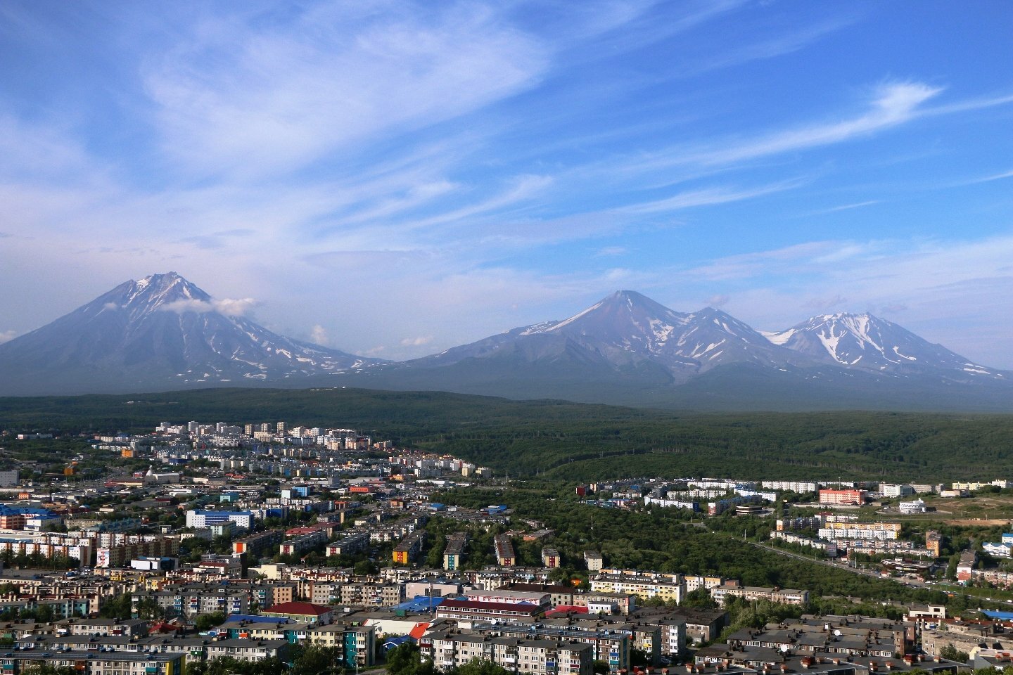 Чапалах на камчатке. Петропавловск-Камчатский Авачинский вулкан. Петропавловск-Камчатский Корякский вулкан. Авачинский вулкан Елизово. Камчатка вулканы Елизово.