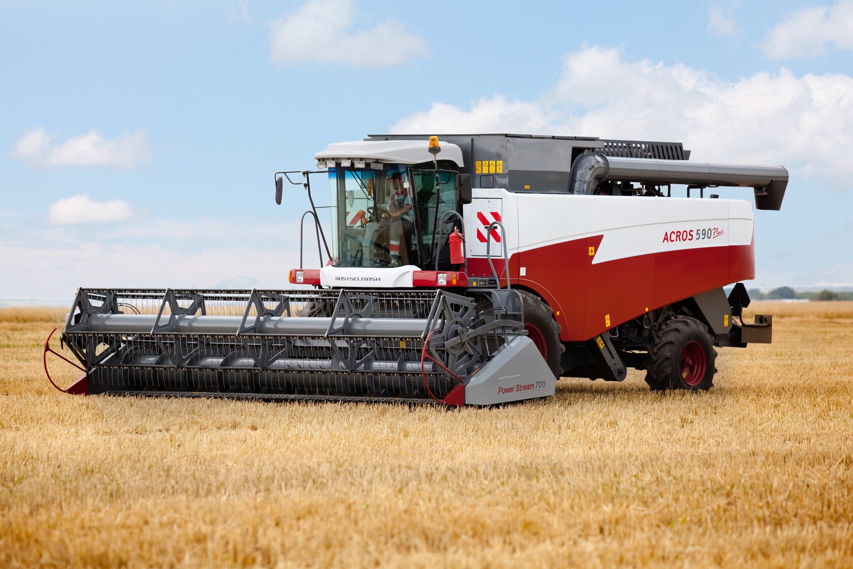 Комбайн Ростсельмаш ACROS 590 Plus в поле