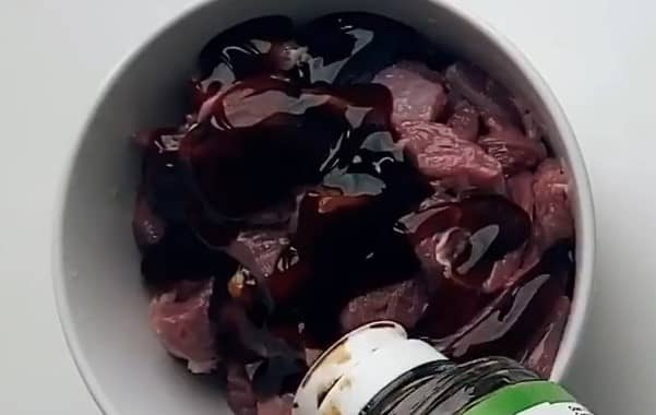 Приготовление лапши удон с индейкой и овощами: шаг 1