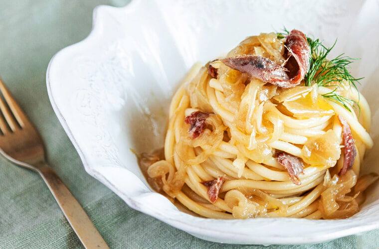 Анчоусы: что это такое, с чем их едят, вкус, рецепты, польза