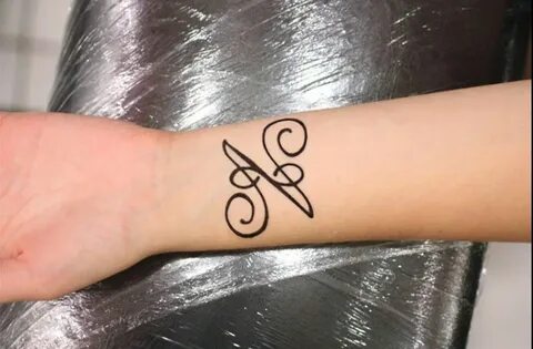 Идеи дизайна татуировки буквы А