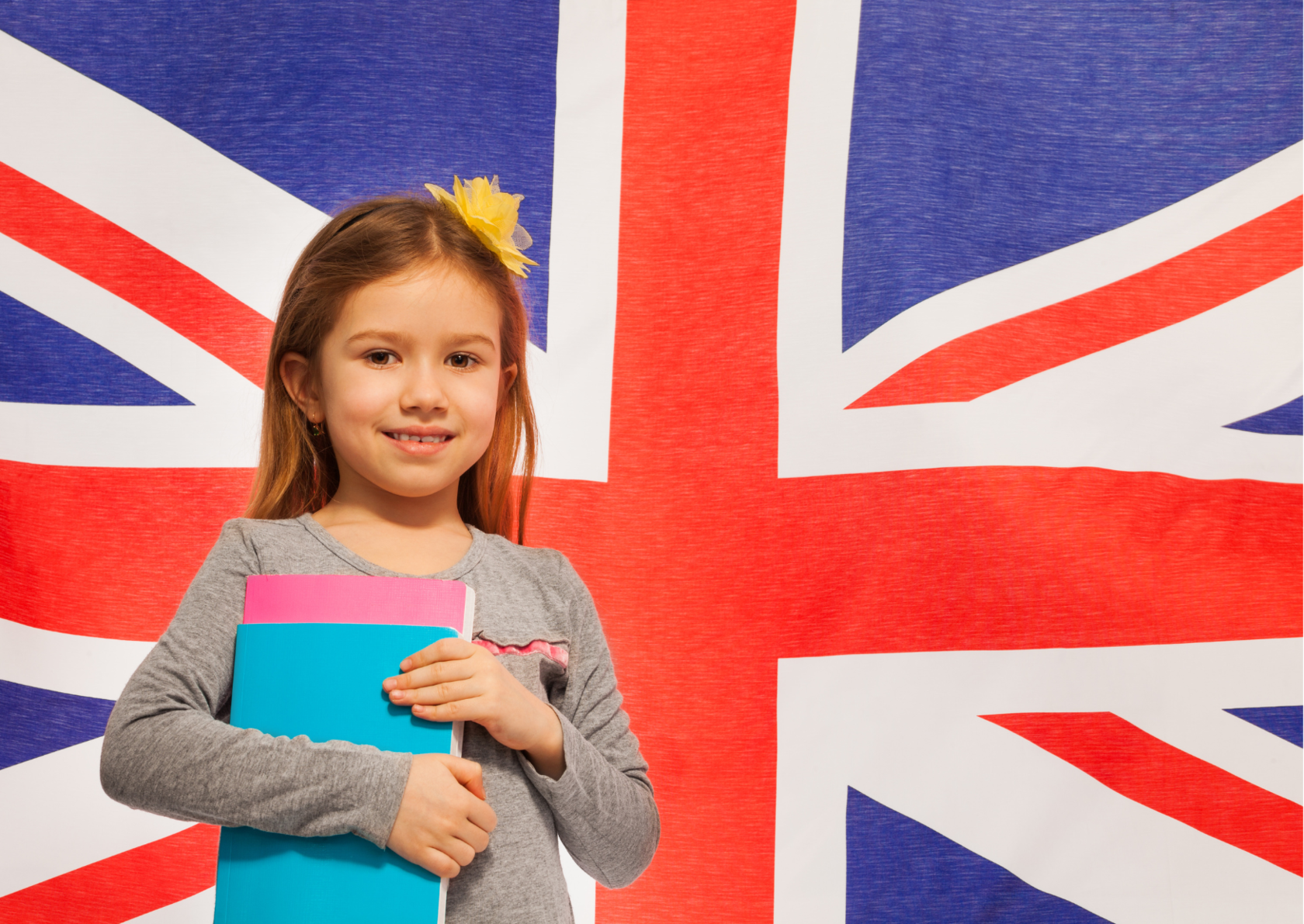 Английский для детей. Дети учат английский. Английский язык для детей. Ребенок с британским флагом. Да детка на английском