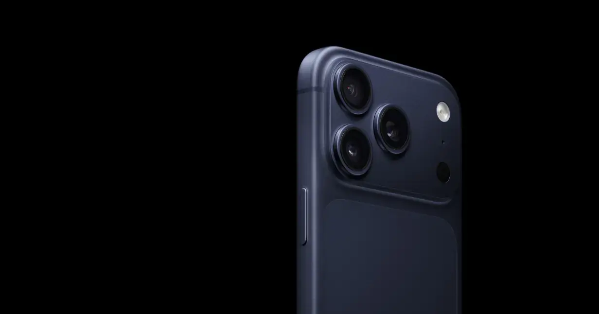 Интерфейс iOS 26 на дисплее iPhone 17 Pro