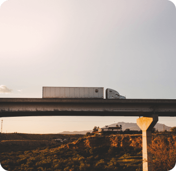 Фотография авто с доставкой торгового оборудования 