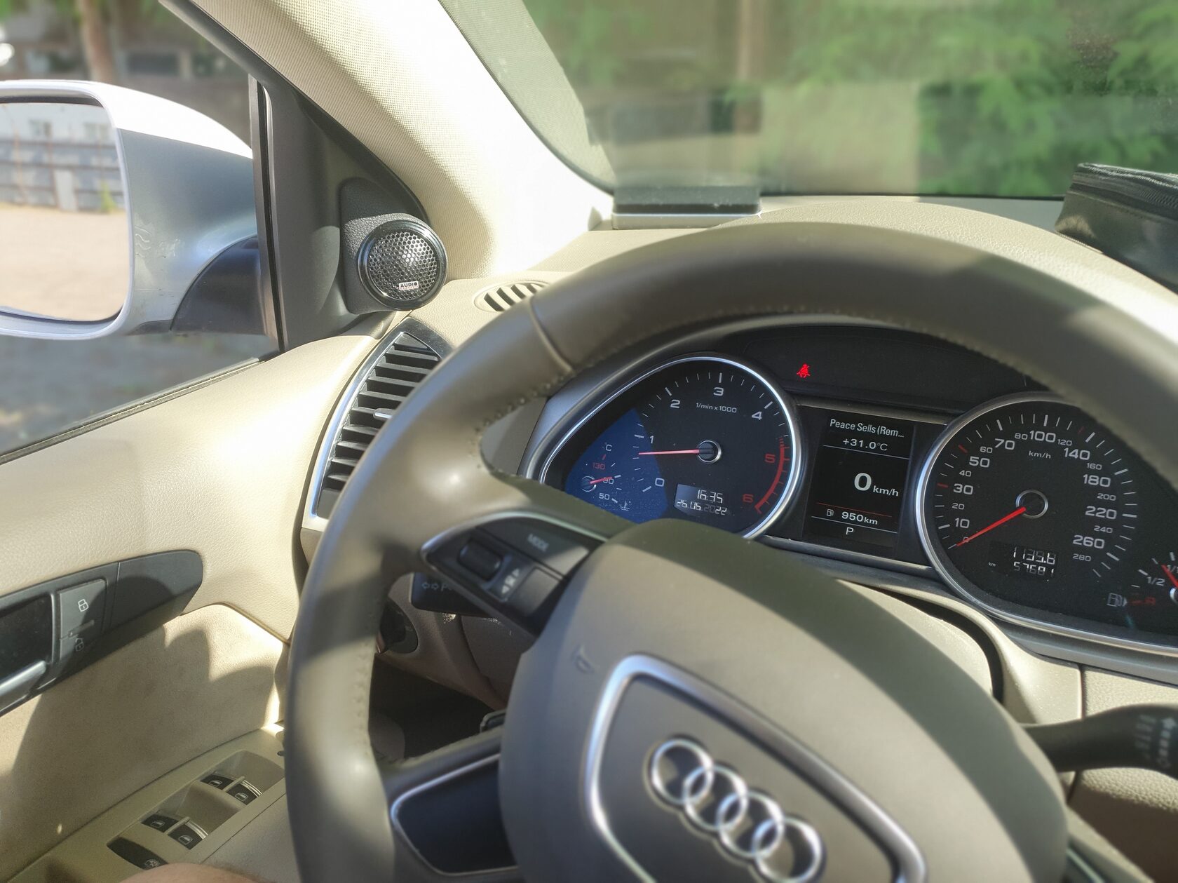 замена колонок динамиков акустики audi q7  4l