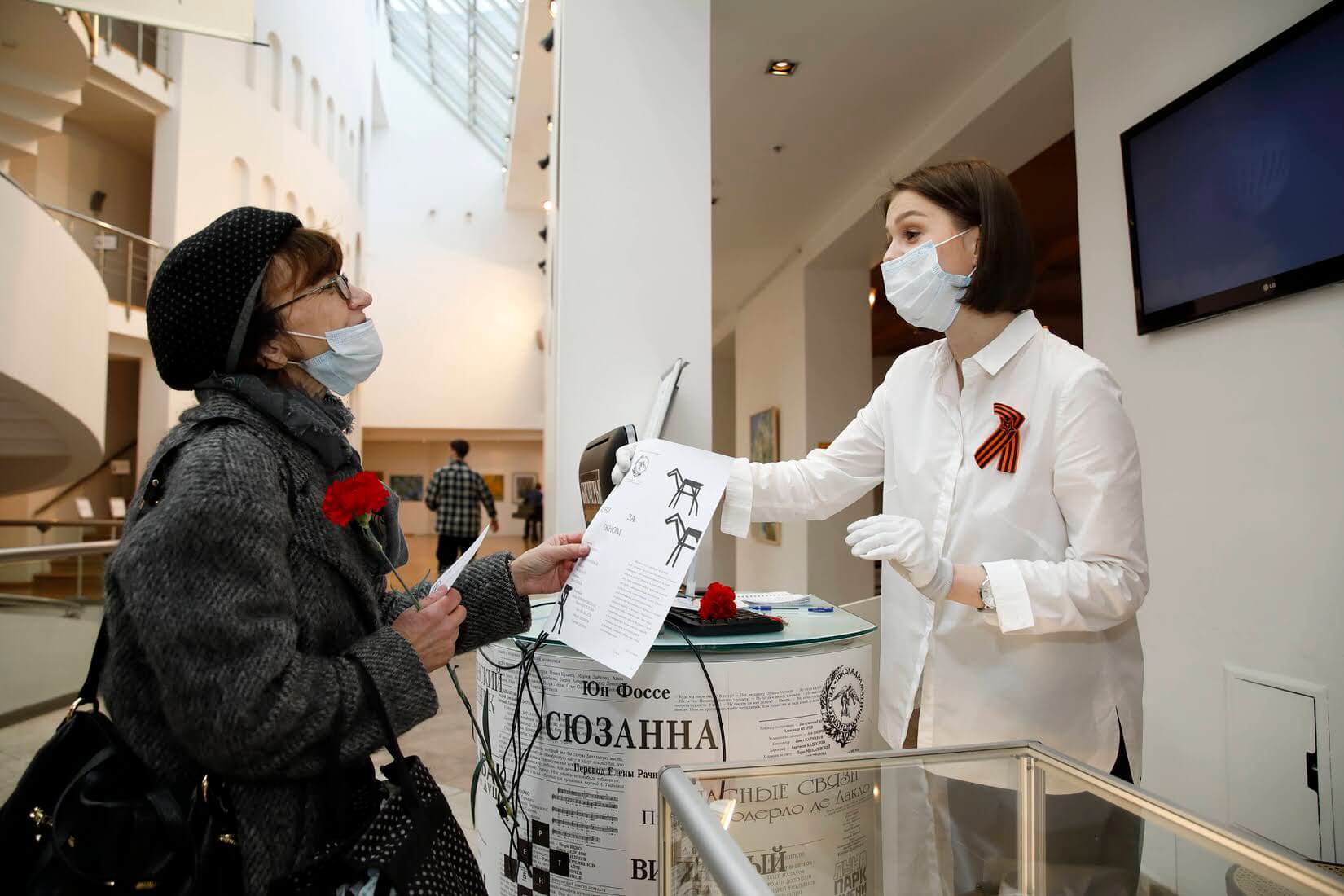 Кони за окном. 9 мая 8