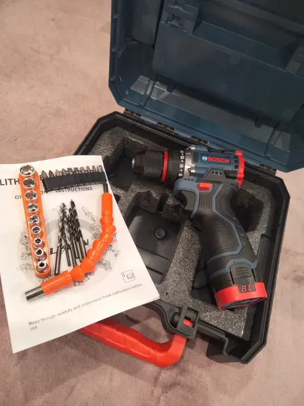 Фотография шуруповерта Bosch GSR 18V-150 C  в открытом кейсе от покупателя с отзыва на шуруповерт