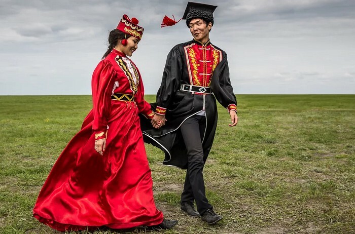 Калмыцкий национальный женский костюм.