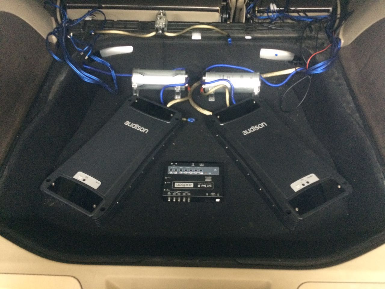 установка автозвука jeep grand cherokee wk2