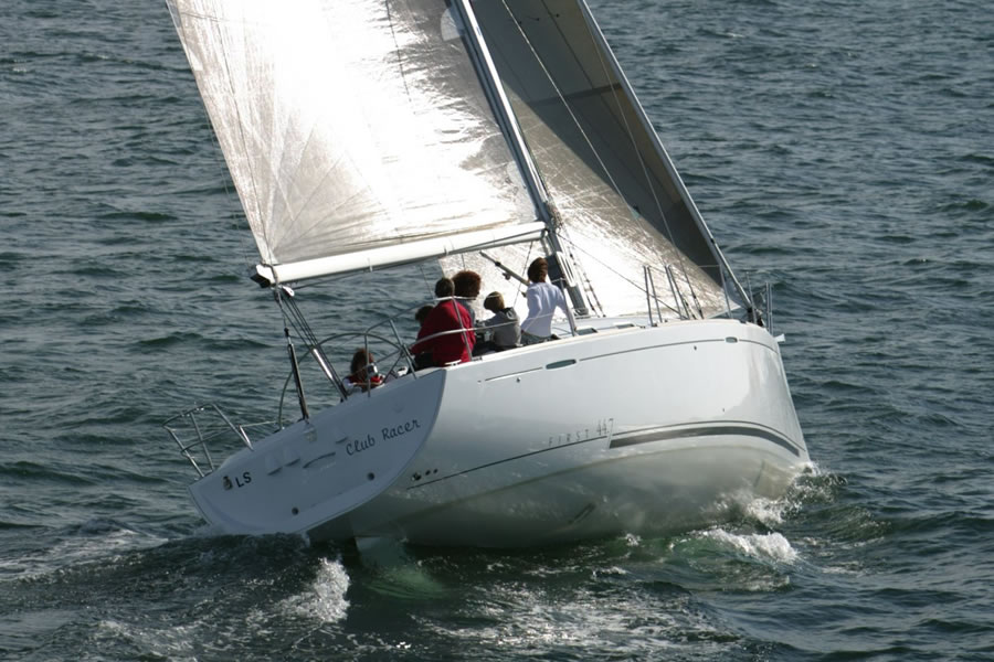 Новая фарровская парусная яхта Beneteau First 44.7