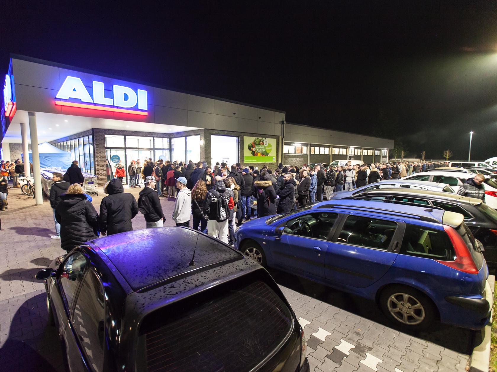 Магазин ALDI Nord вечером