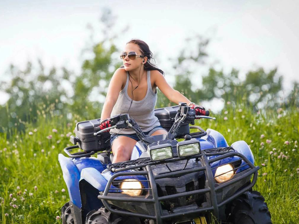 фото нанесения макияжа на лицо девушки 