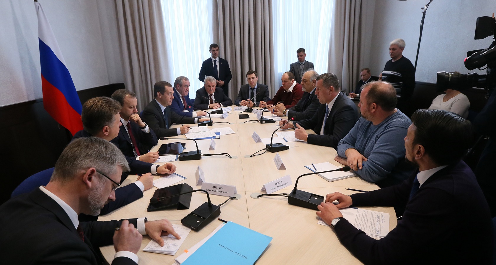Вопрос уплаты сборов в систему «Платон» перевозчики обсуждали на встрече с премьер-министром в марте (фото: правительство РФ)
