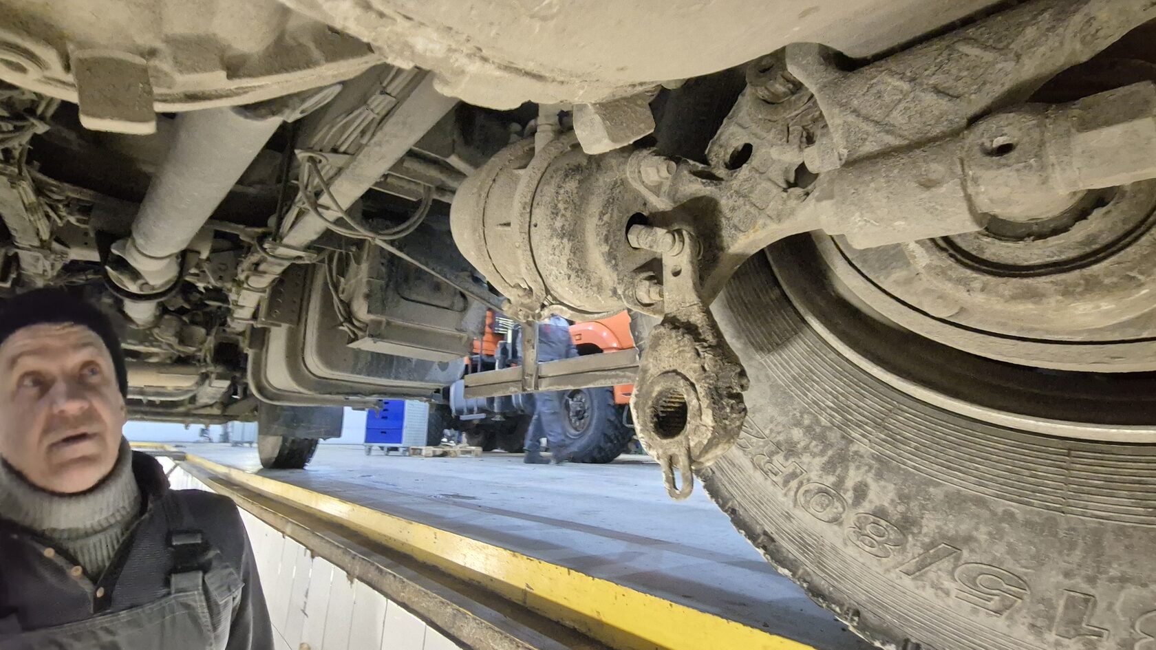 Регулировка рычага заднего тормоза МАЗ-6312