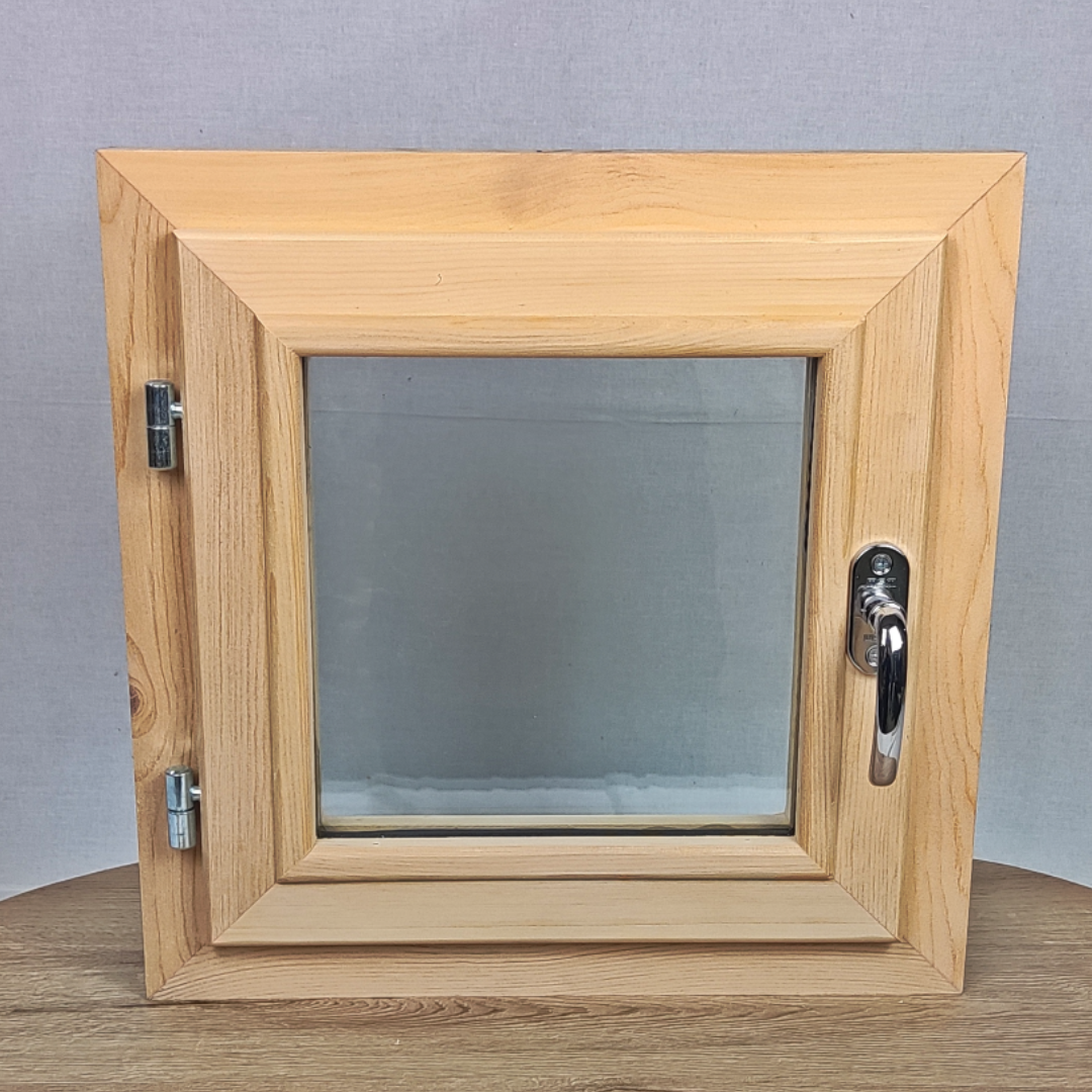 окно из кедра с ручкой