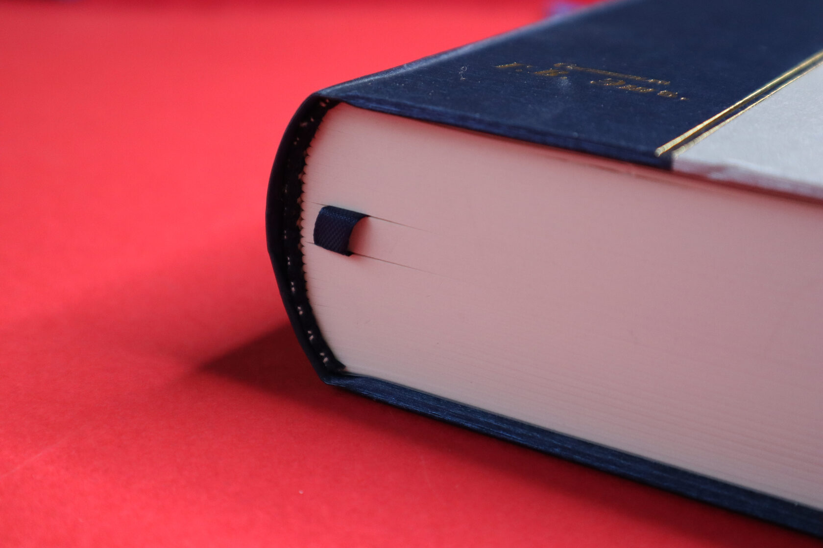 Форма корешка книги — кругленный и прямой. Типография "СатисЪ"