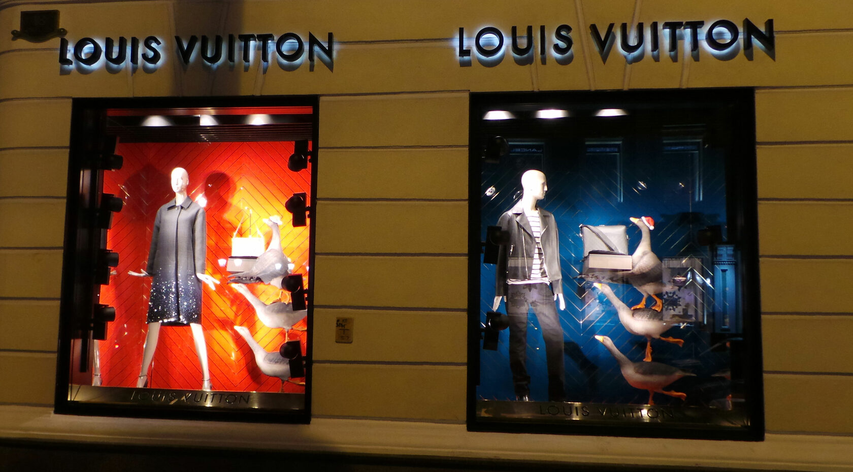 Оформление витрины бутика в Москве