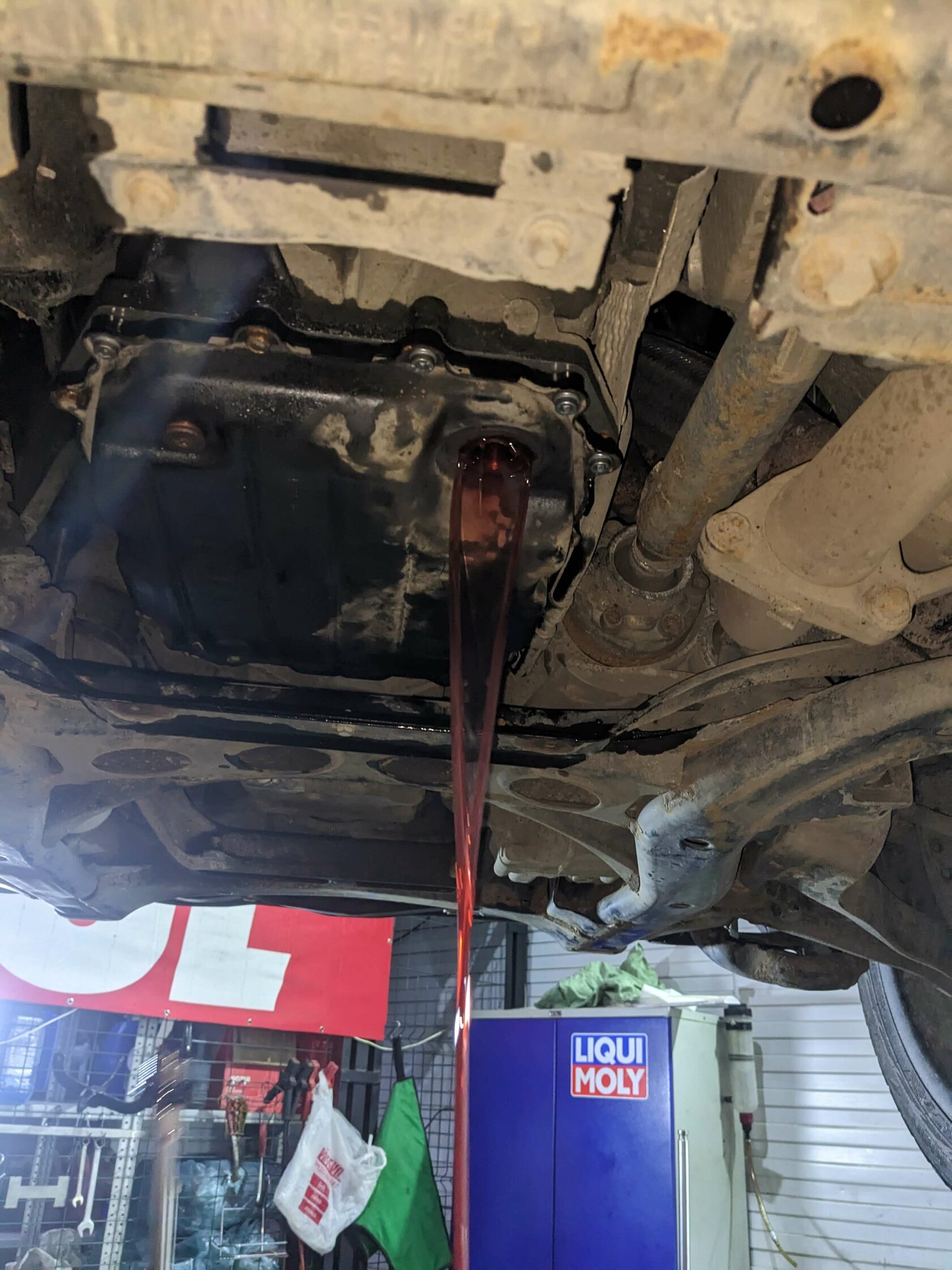 Выставление уровня масла Porsche Cayenne