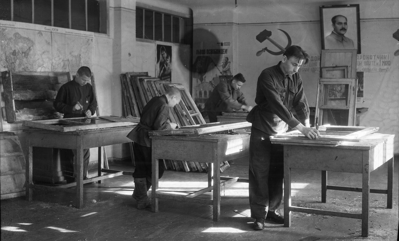 Учащиеся на производстве. Ремесленное училище № 5, г. Серов. [1943–1944 гг.] 