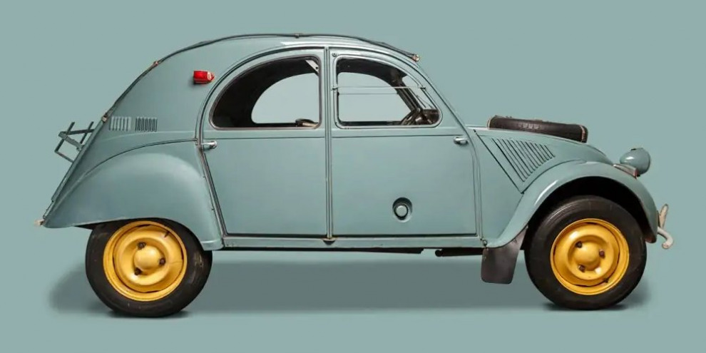 Два мотора и 27 сил – почему Citroën 2CV Sahara стоит как новый внедорожник