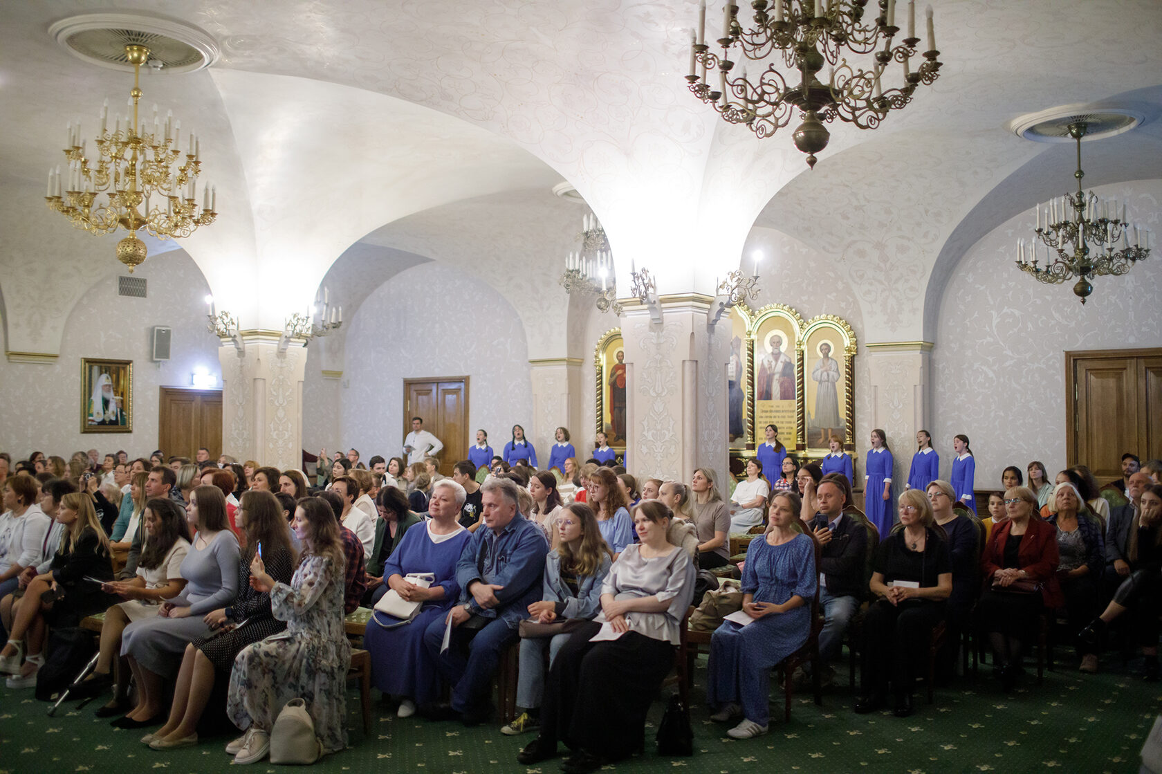 Зал храма Христа Спасителя балкон