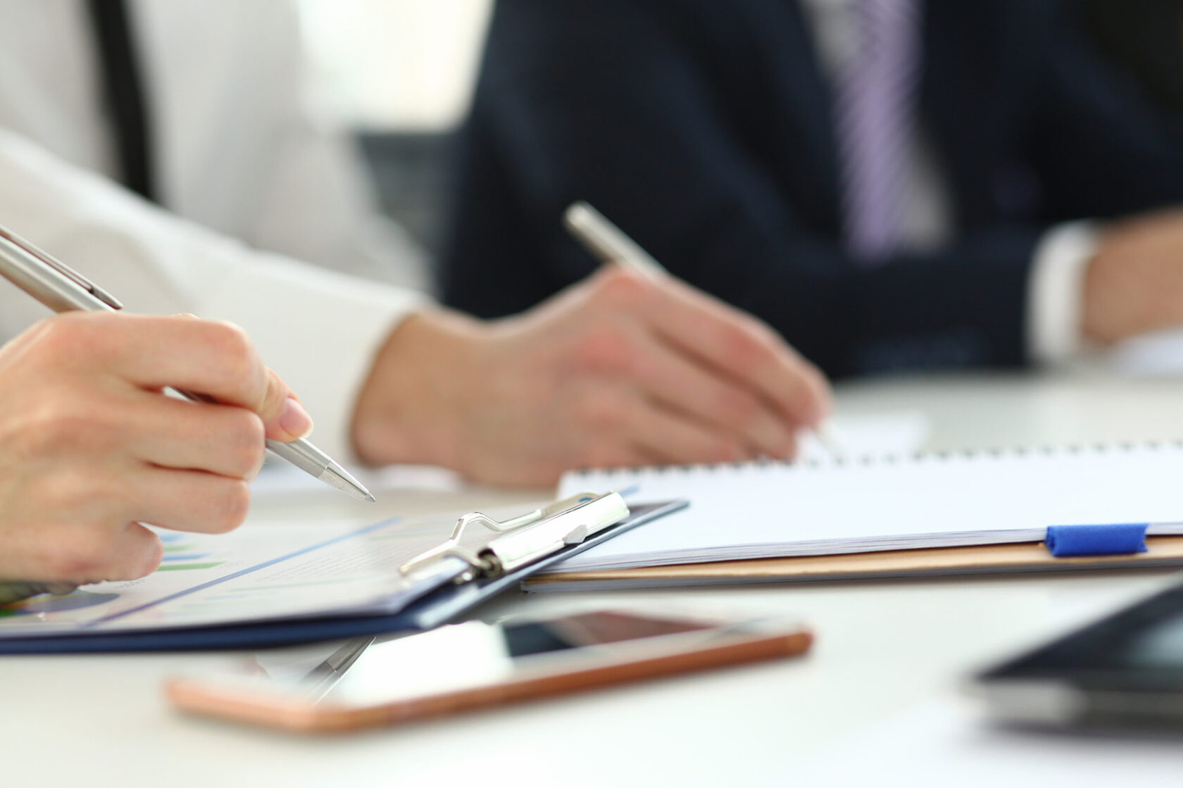 difference between shareholders agreement and corporate bylaws