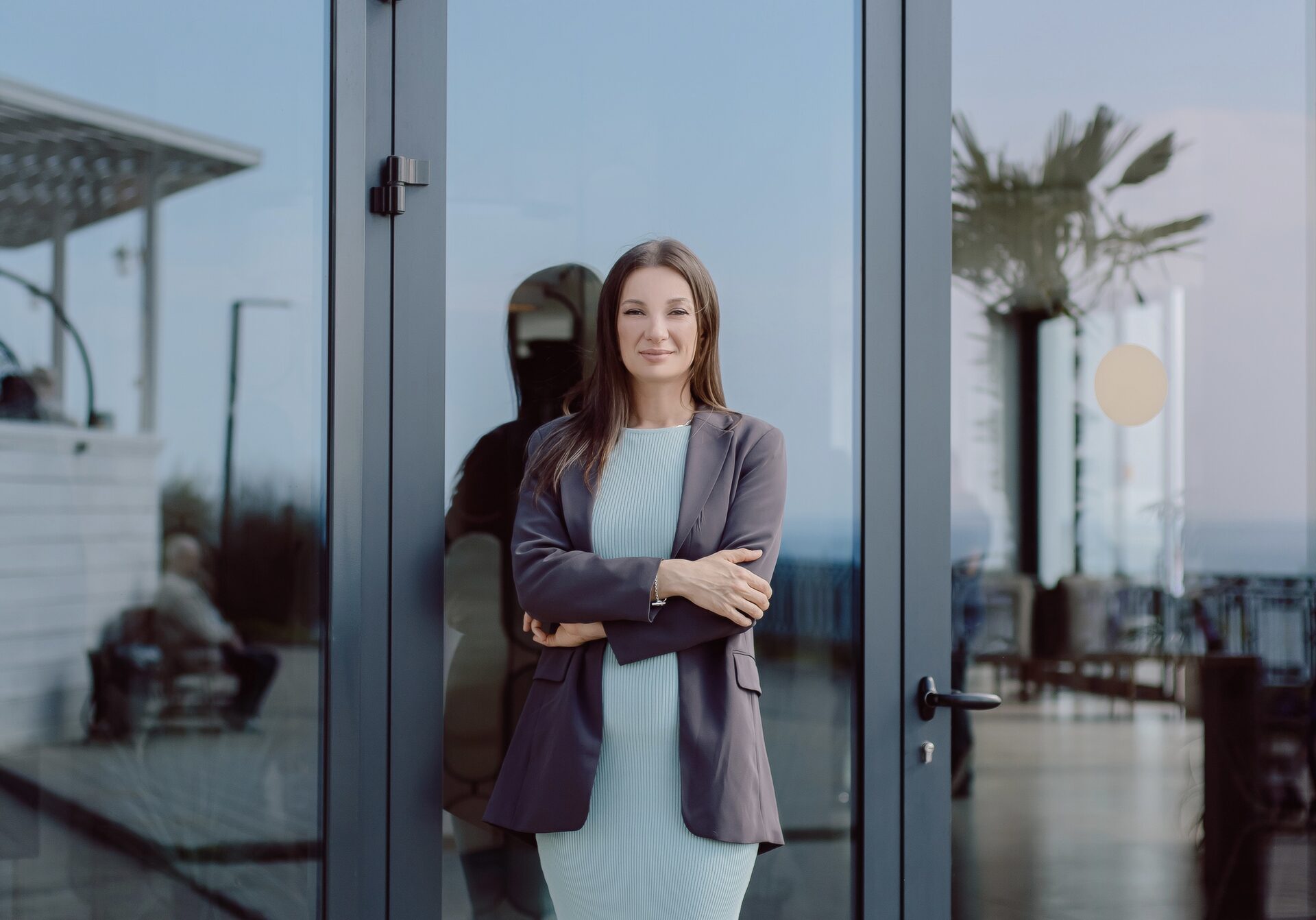 Марина Ялынычева, я практический психолог, психолог-психотерапев.