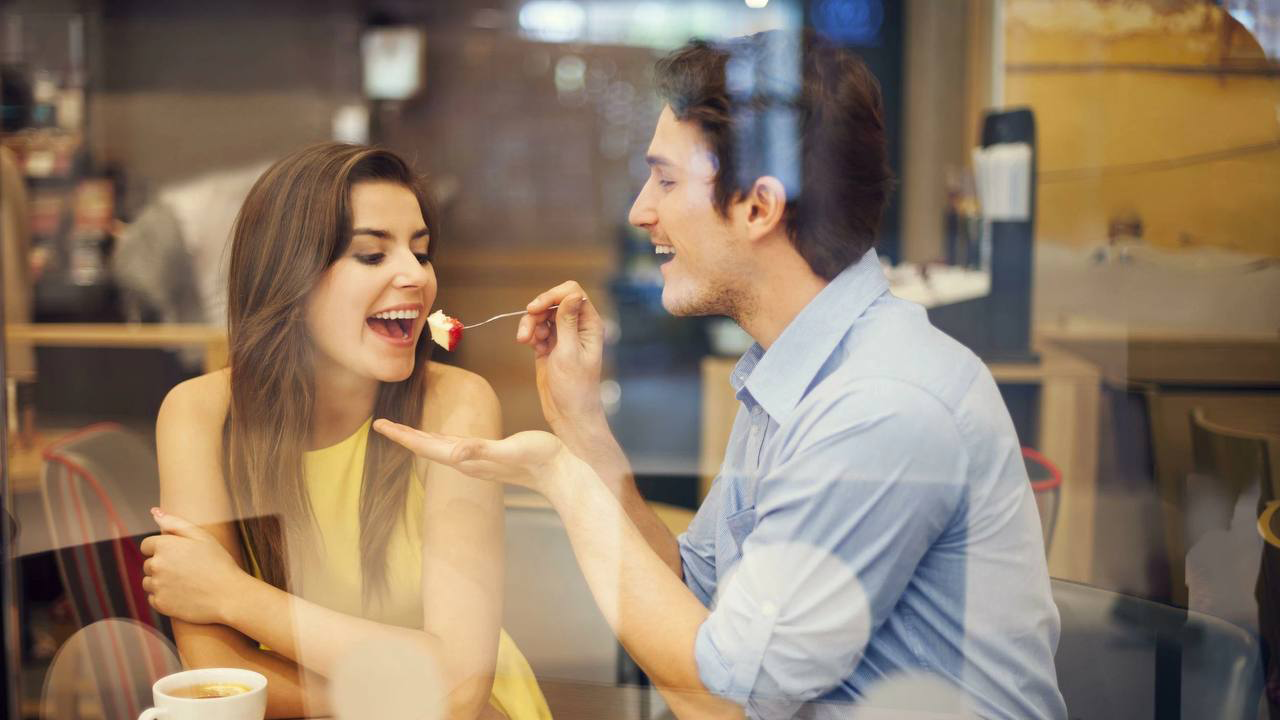 фото нанесения макияжа на лицо девушки 