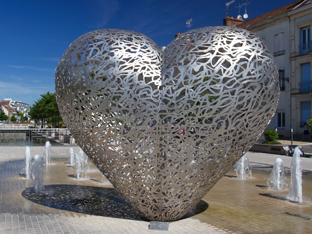 Скульптура сердце