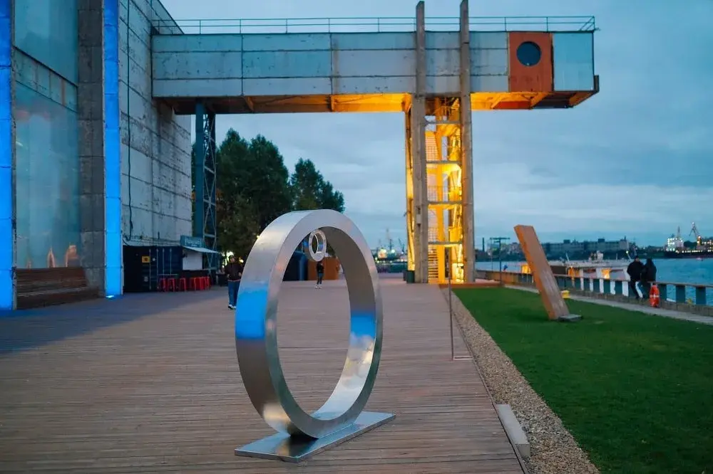 Бесплатная прогулка в Севкабель Порт, Санкт-Петербург, ноябрь 2025