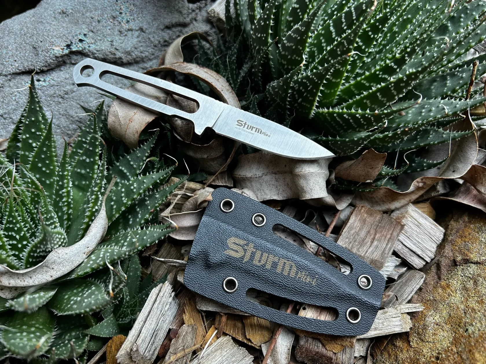 Sturm Mini with moulded and leather sheath options