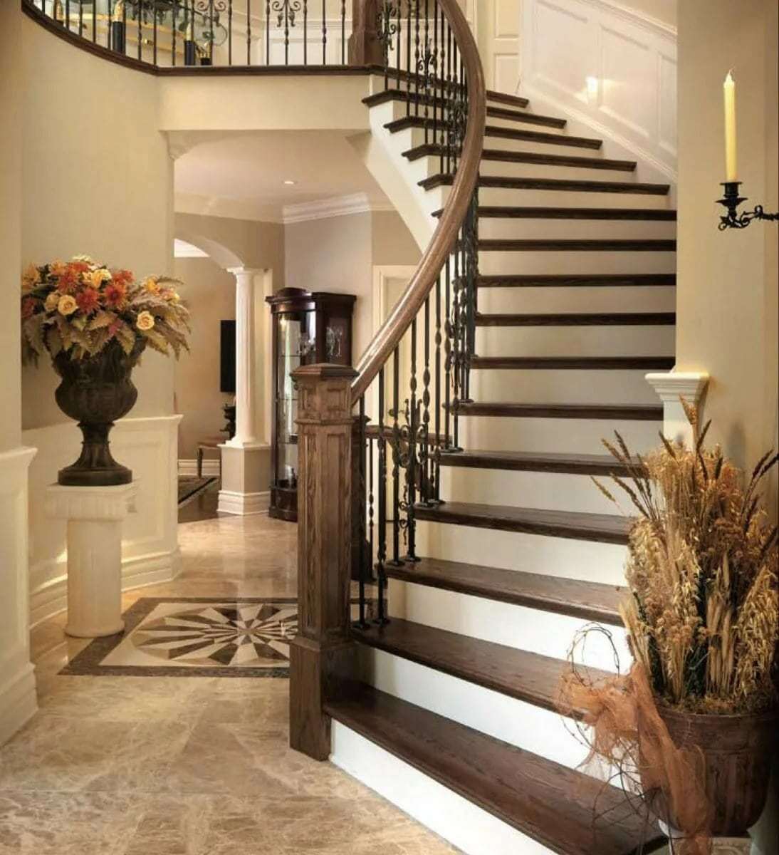 Как сделать красивые лестницы. Лестница в доме. Лестница в частном доме. Лестница в загородном доме. Красивые лестницы в доме.