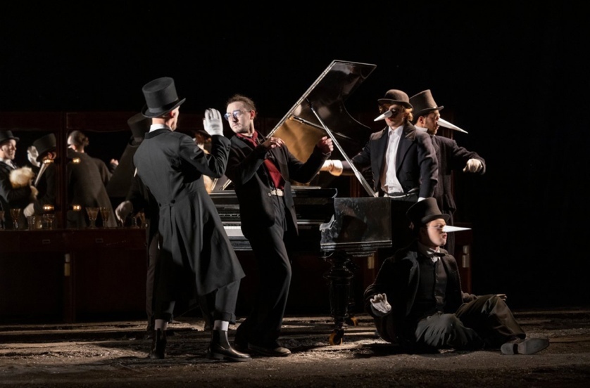 Биомеханика «Ревизора» Юрия Бутусова Рецензия на спектакль Юрия ...