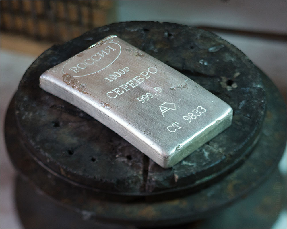 Грамм платины и золота. Палладий слиток 100 грамм. Слиток серебра 100 грамм. Техническое серебро в слитках. Слиток серебра 100г.