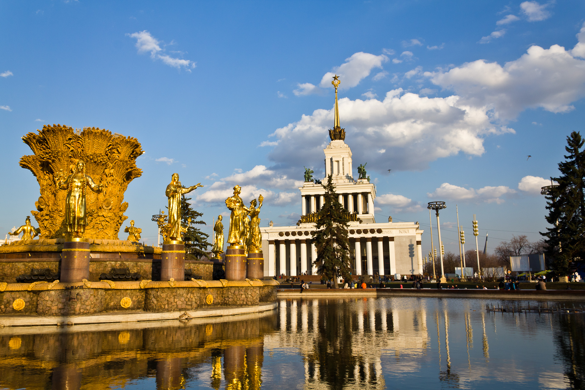 Столица народного. Всероссийский выставочный центр (ВВЦ). Москва ВВЦ-ВДНХ. Парк ВДНХ. Выставка достижений народного хозяйства ВДНХ.