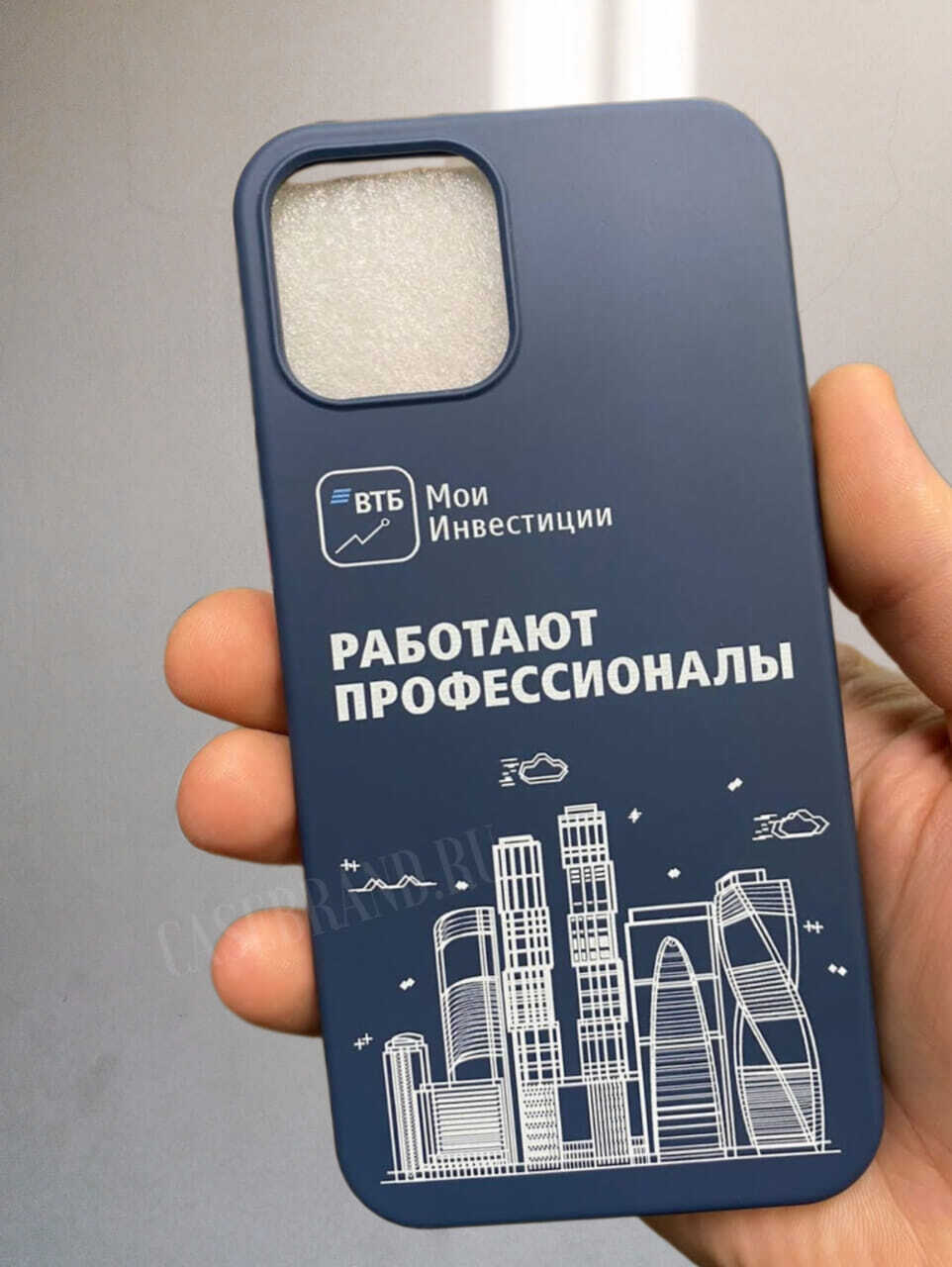 Брендированные темно-синие Soft-Touch чехлы для iPhone с нанесением печати логотипа ВТБ на заказ в Casebrand