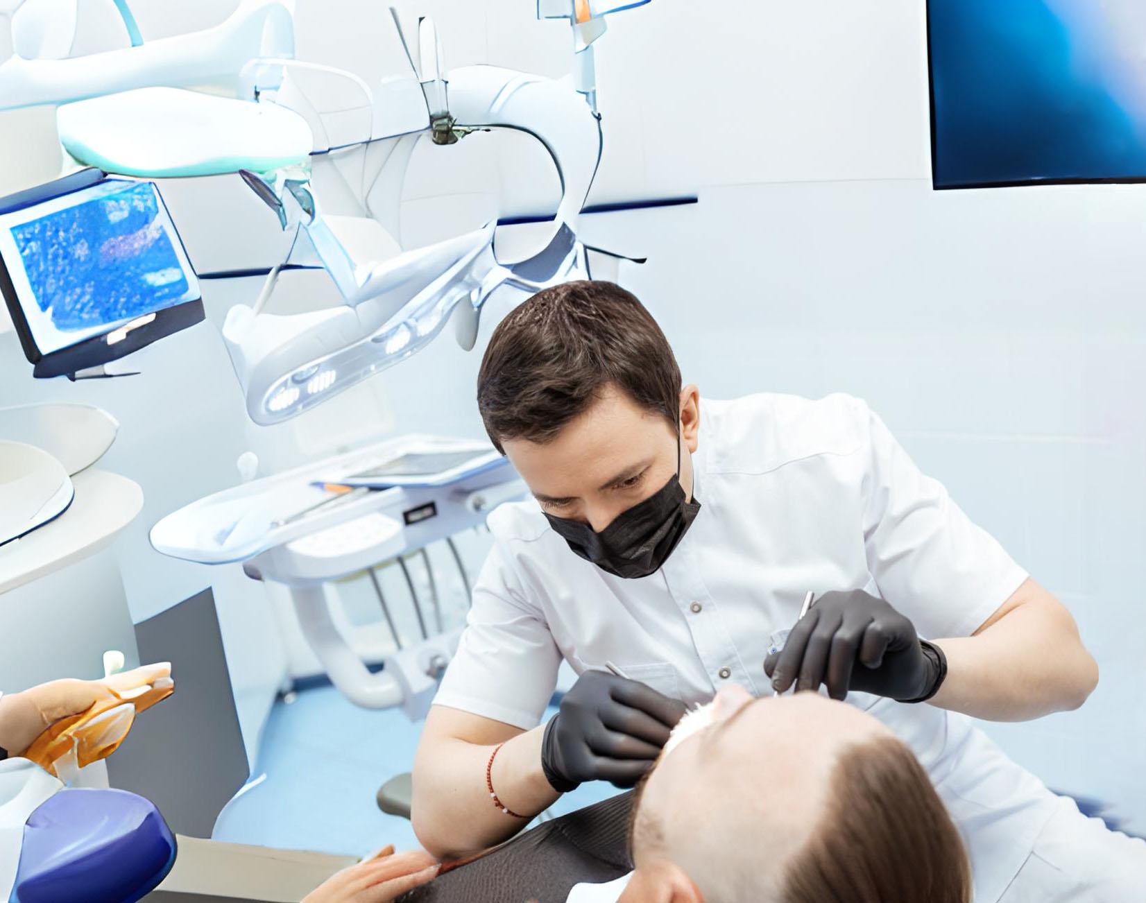 Имплантация зубов в Нижнем Новгороде в рассрочку от 2000 ₽ в месяц