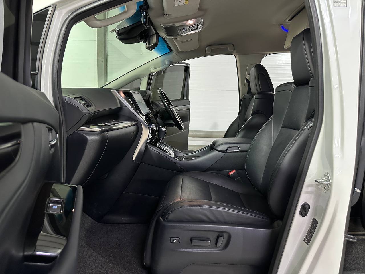 Toyota Alphard сидения