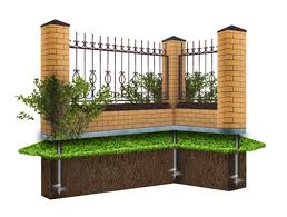 Забор на сваях