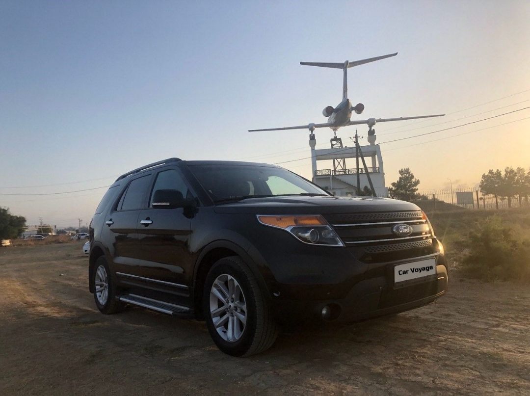 Ford Explorer из автопарка Кар Вояж у аэропорта Махачкалы