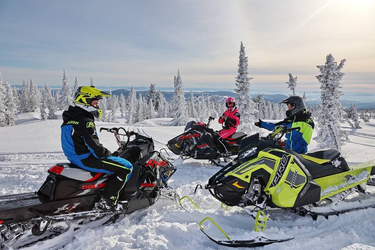 Экскурсии на снегоходах шерегеш. Прокат снегоходов шерегеш. Шерегеш снегоходы. Шерегеш горнолыжный курорт снегоходах. Снегоход летом.